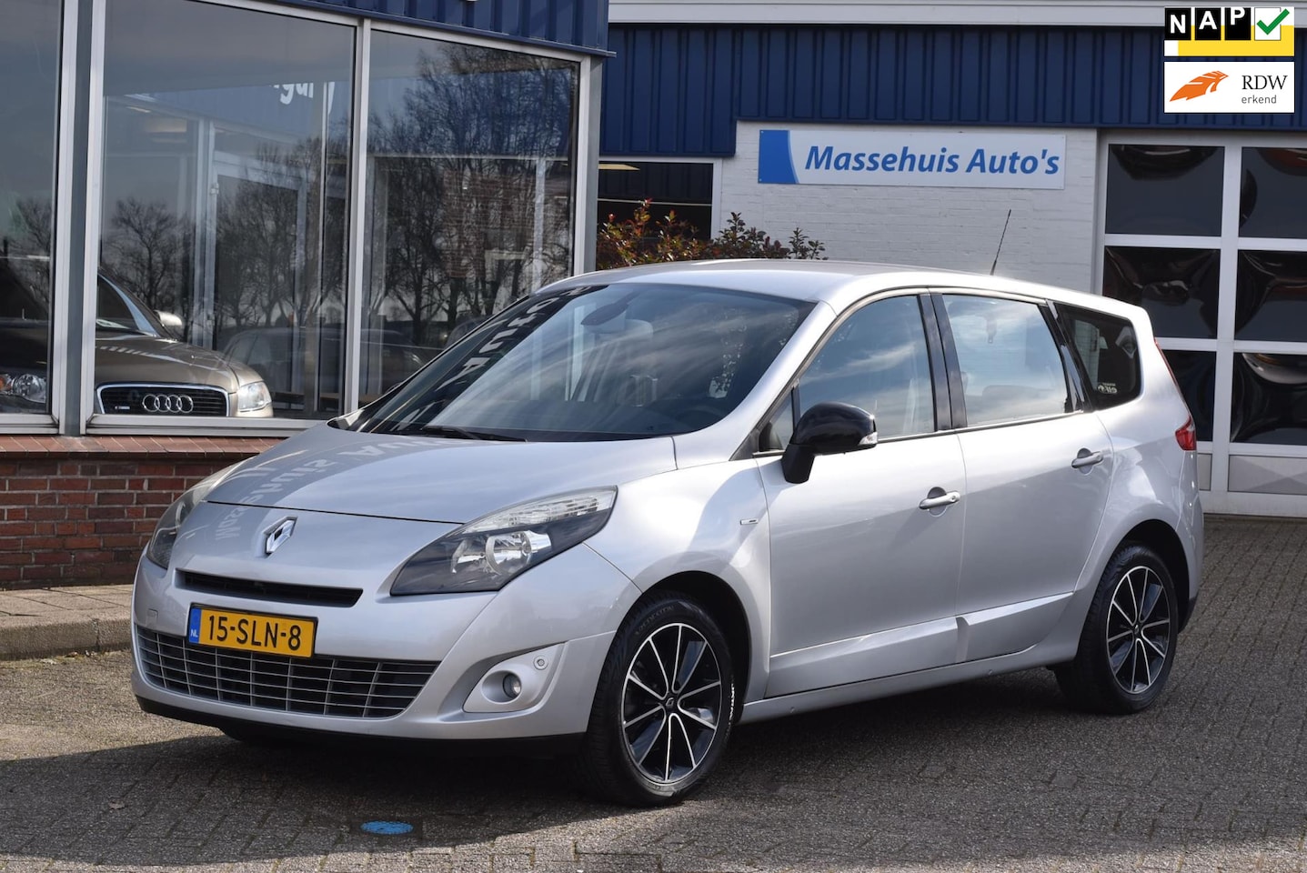 Renault Grand Scénic - 2.0 Bose Automaat 115dkm 2e eig. Navi Clima Cruise PDC Keyless Dealer auto Nwe APK - AutoWereld.nl