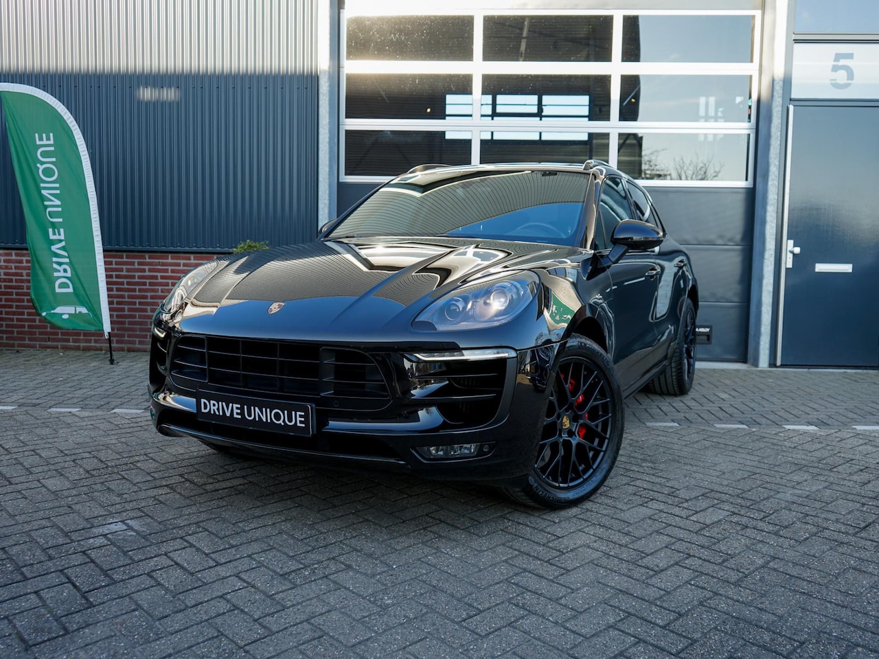 Porsche Macan - 3.0 GTS | Porsche Approved | PASM Vering | Trekhaak | Dealer onderhouden | Panoramadak | C - AutoWereld.nl