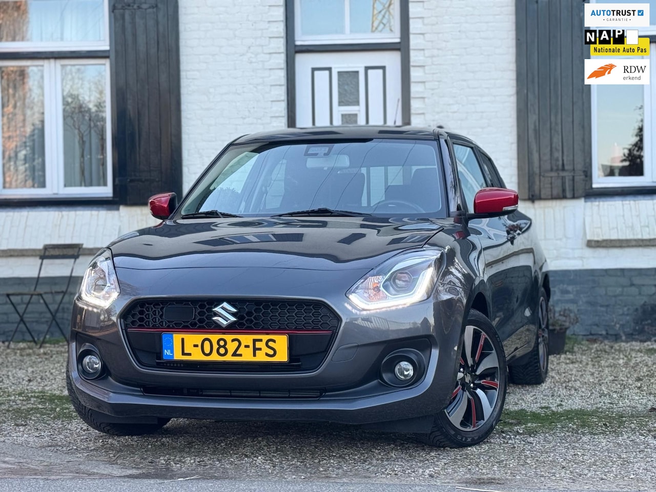 Suzuki Swift - 1.0 Stijl Smart Hybrid|Navi|Keyless|Stoelverwarming|Clima| - AutoWereld.nl