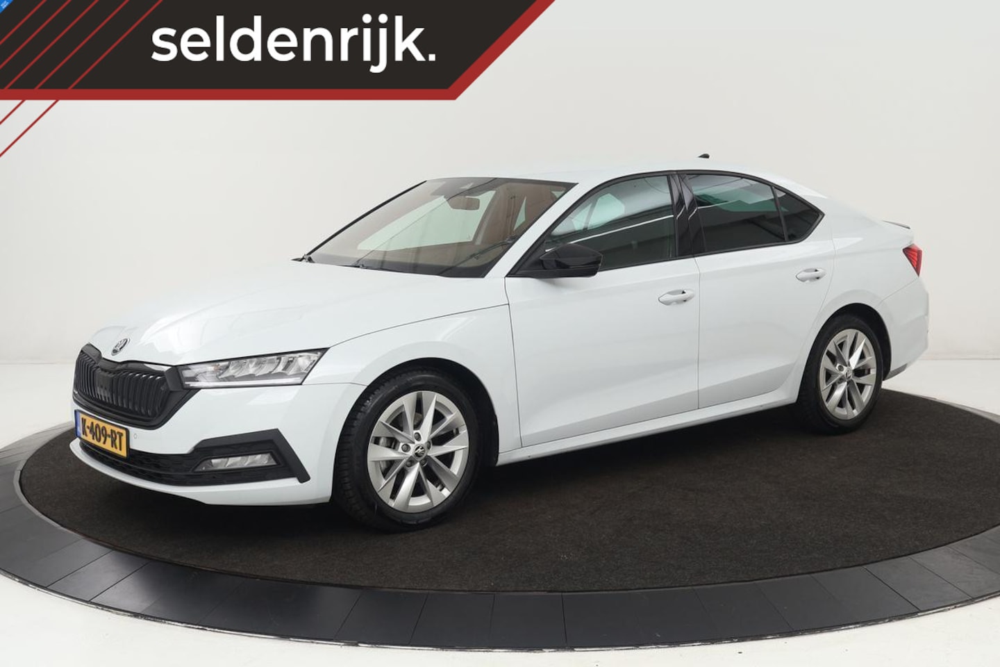 Skoda Octavia - 1.0 e-TSI Sport | Carplay | Sportstoelen | Sfeerverlichting | PDC | Navigatie | Full LED | - AutoWereld.nl