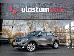 Volkswagen T-Roc - 1.5 TSI Sport , Adap. cruise, Trekhaak, Carplay,