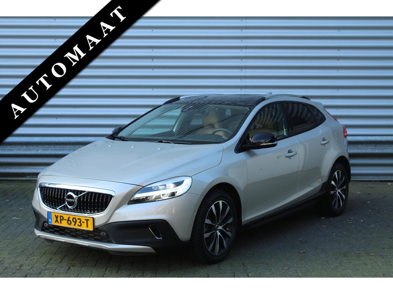 Volvo V40 Cross Country - 1.5 T3 153pk Polar+ Luxury Automaat NL-Auto NAP Clima Cruise Navi Camera Panoramadak Stand - AutoWereld.nl