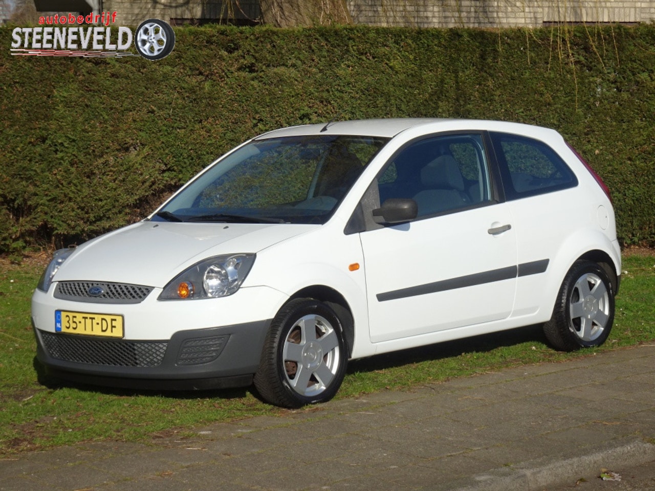 Ford Fiesta - 1.3 Champion met Radio en Airco - AutoWereld.nl