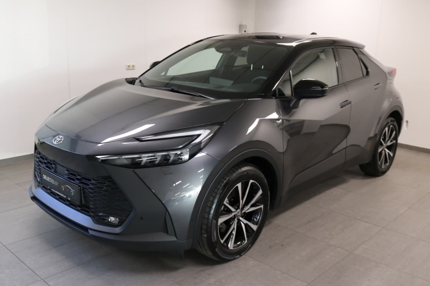 Toyota C-HR - 2.0 PHEV 220 Dynamic | Plug-in | Winterpack - AutoWereld.nl