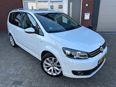 Volkswagen Touran - 1.2 TSI Highline BlueMotion 7p. / Pano / Navi / PDC / Cruise