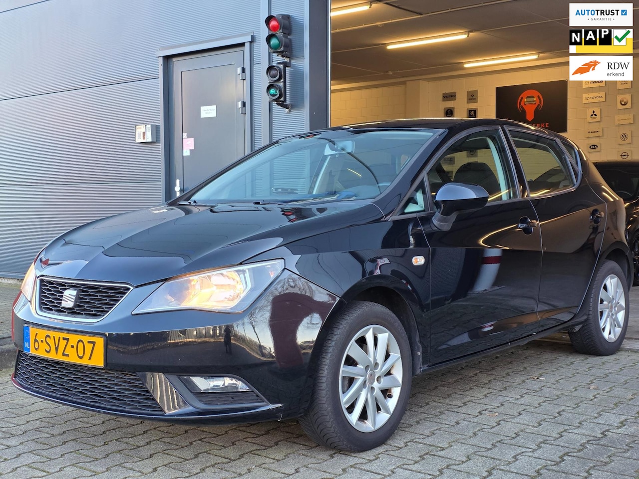 Seat Ibiza - 1.2 TSI Chill Out plus - NWE BEURT / CRUISE- EN CLIMATE CONTROL / ALL-SEASONS / ARMSTEUN / - AutoWereld.nl