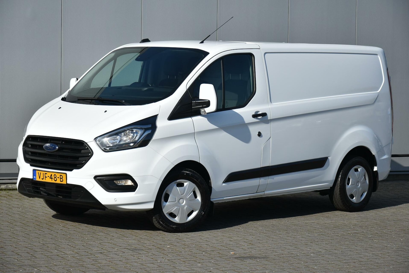 Ford Transit Custom - 2.0 TDCI Hybrid L1H1 E6 Cruise €263 pm - AutoWereld.nl