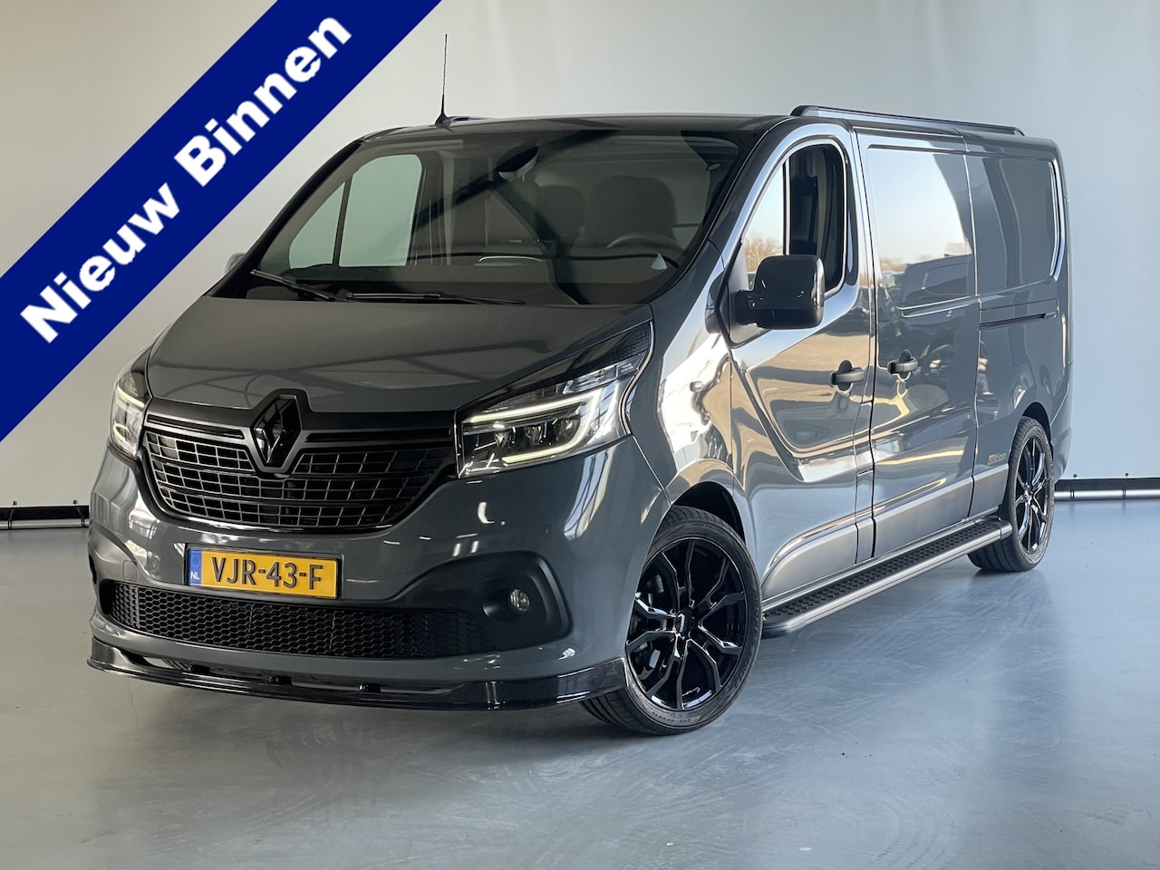 Renault Trafic - 2.0 dCi 120 PK T29 L2H1 Navi / Camera / Inrichting / 2 X schuifdeur - AutoWereld.nl