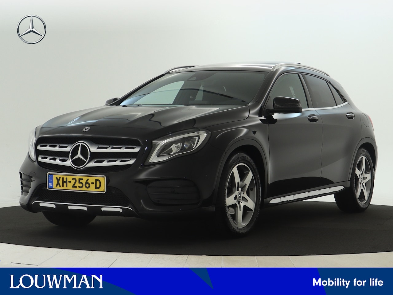 Mercedes-Benz GLA-Klasse - 180 Business Solution AMG | Panoramadak | Trekhaak | Stoelverwarming | Navigatie | Camera - AutoWereld.nl