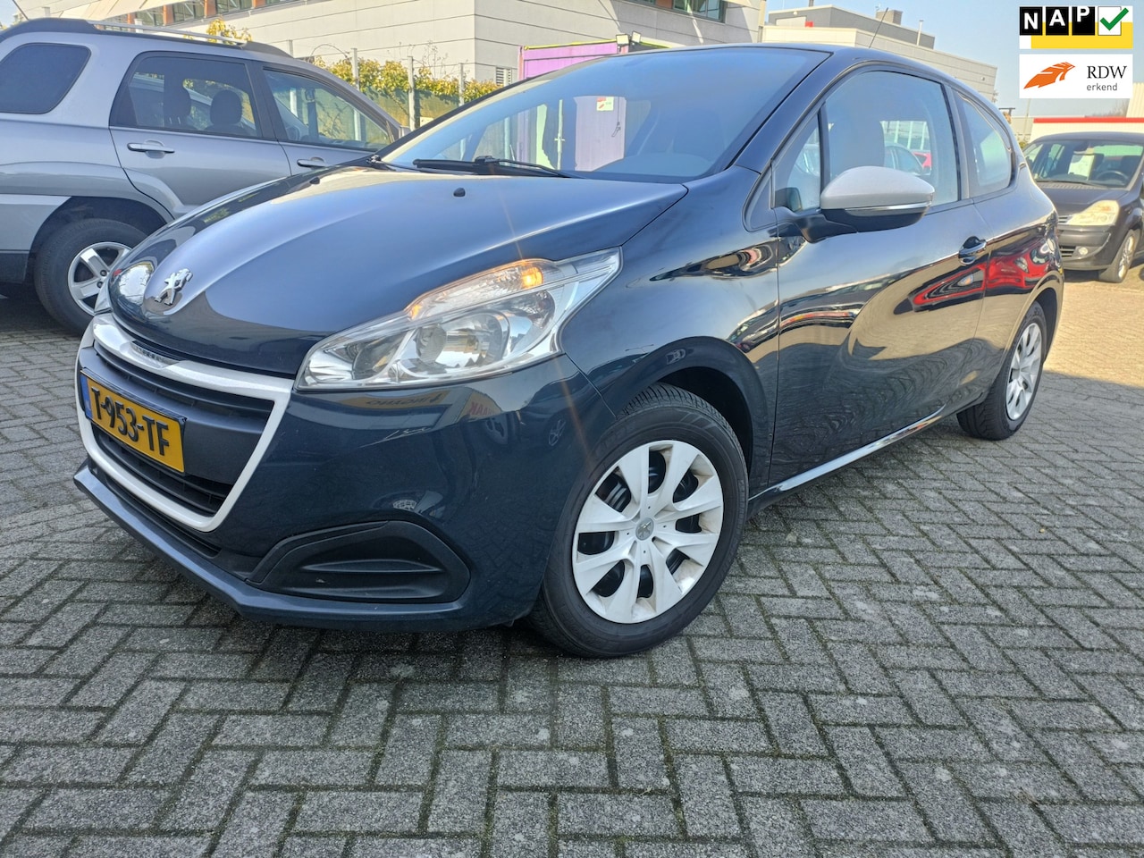 Peugeot 208 - 1.2 NIEUE DISTRUBITRIEM/PARKSENS - AutoWereld.nl