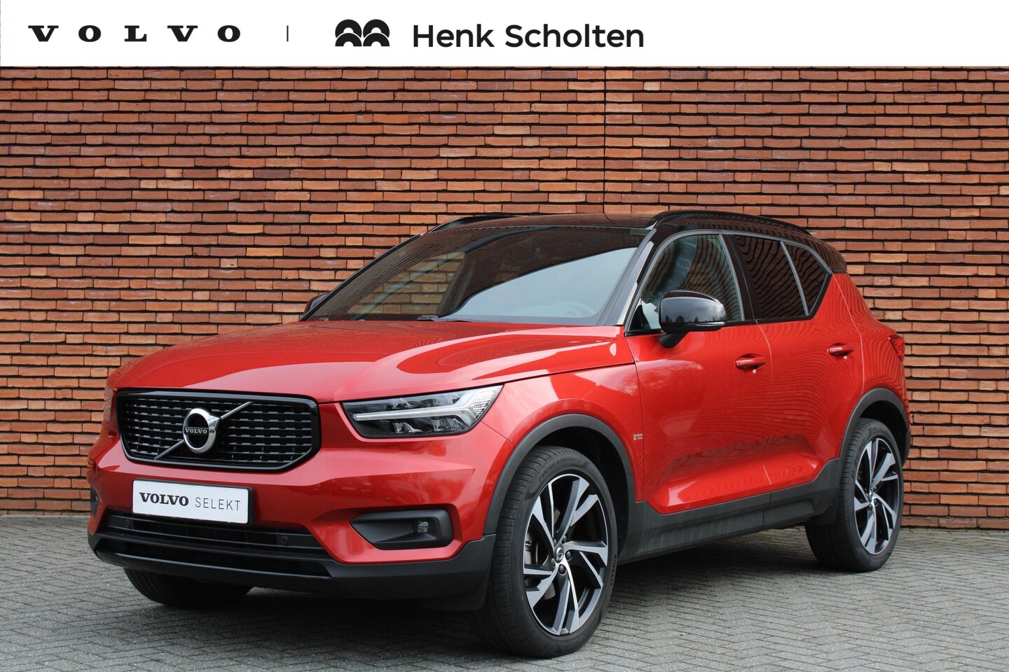 Volvo XC40 - T4 Automaat R-Design | Achteruitrijcamera | 20" Lichtmetalen Velgen | Verwarmbare Voorstoe - AutoWereld.nl