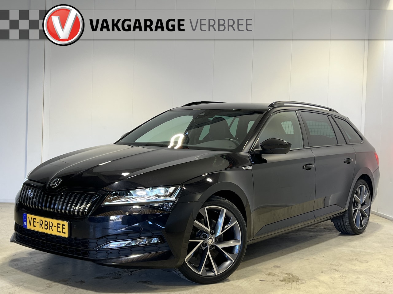 Skoda Superb - 1.4 TSI iV Sportline Business | Navigatie/Android/Apple Carplay | LM Velgen 18" | Voorstoe - AutoWereld.nl