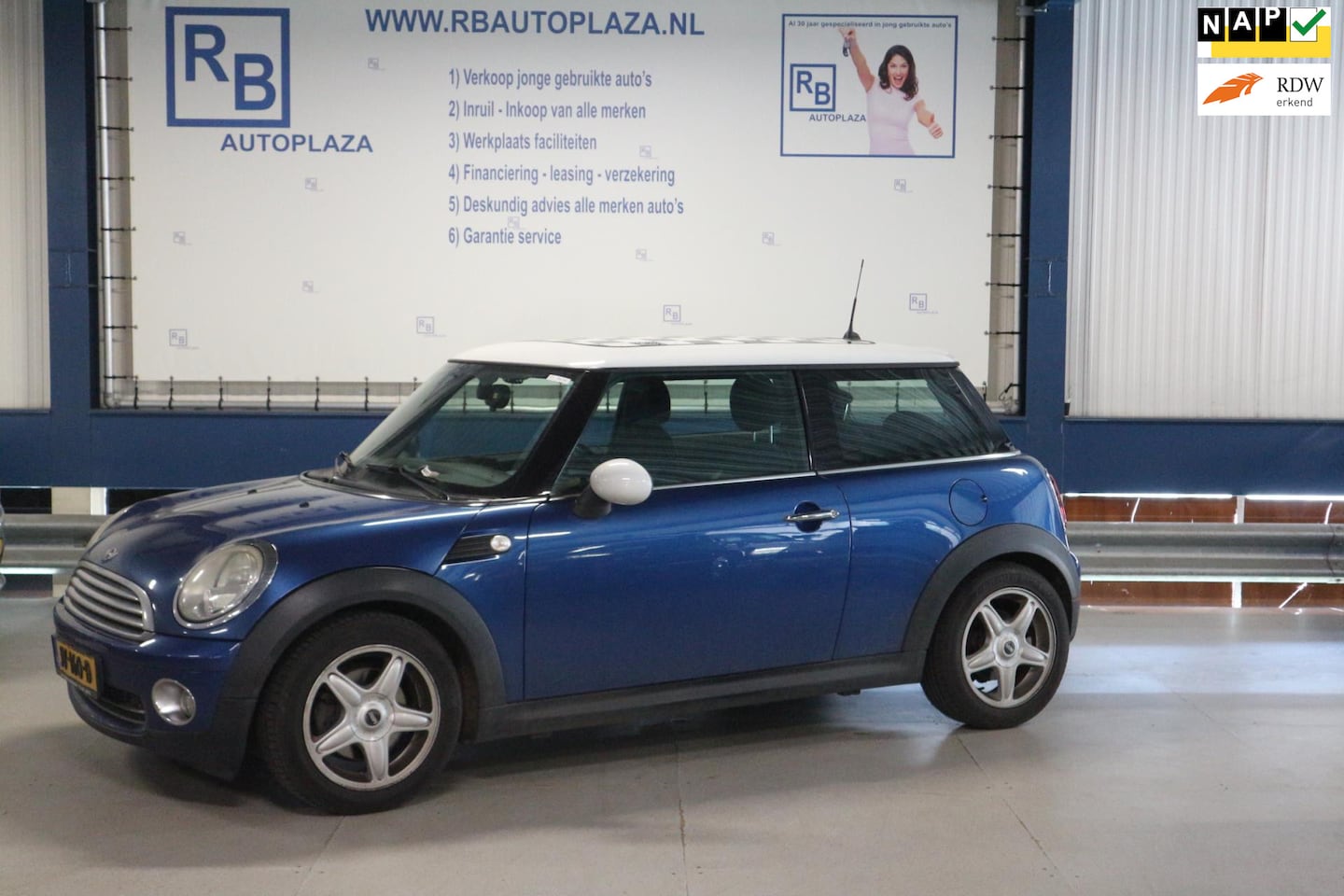 MINI Cooper - Mini 1.6 / Navi / Stoel verwarming / Leer / APK 2026 - AutoWereld.nl