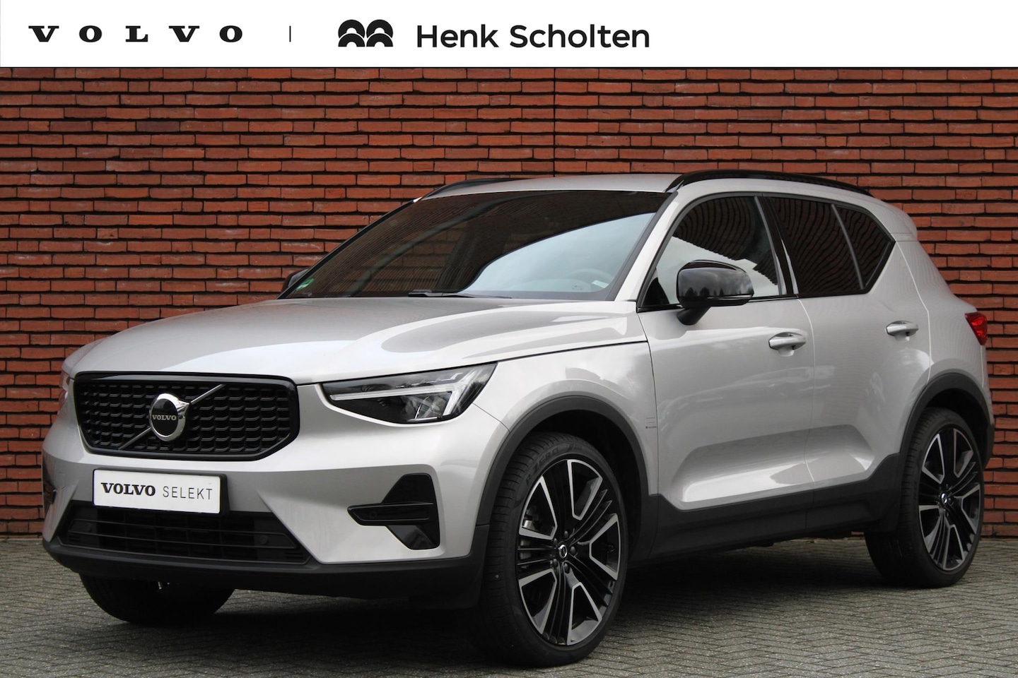 Volvo XC40 - B4 Automaat Plus Dark | Verwarmbare Voorstoelen | Getint Glas Achter | Apple Carplay/Andro - AutoWereld.nl