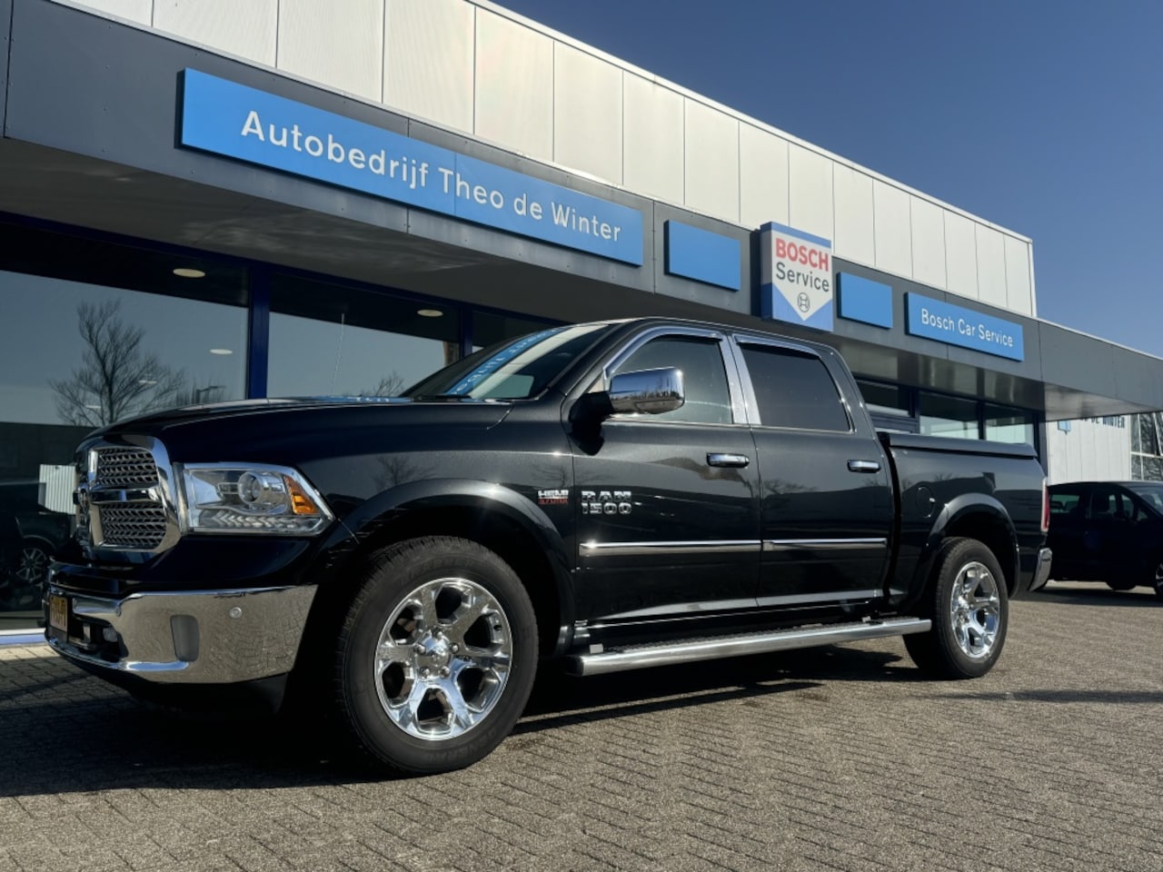 Dodge Ram 1500 - Laramie 5.7 V8 4x4 CC 5'7 Laramie| LPG, Clima, Schuifdak, Stoel- en stuu - AutoWereld.nl