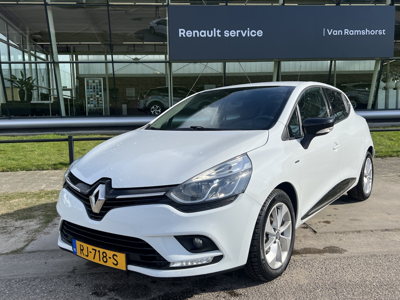 Renault Clio - 0.9 TCe Limited / Airco / Cruise / Elek. Spiegels / 16''LMV / - AutoWereld.nl