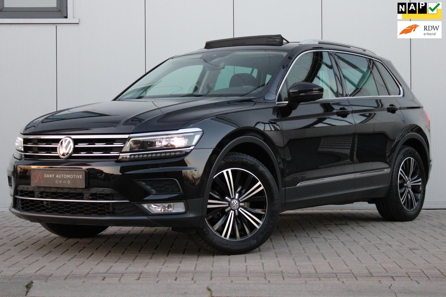 Volkswagen Tiguan - 2.0 TDI 4Motion Highline PANO I ACC I LED I VIRTUAL I CLIMA I TREKHAAK I CAM I - AutoWereld.nl