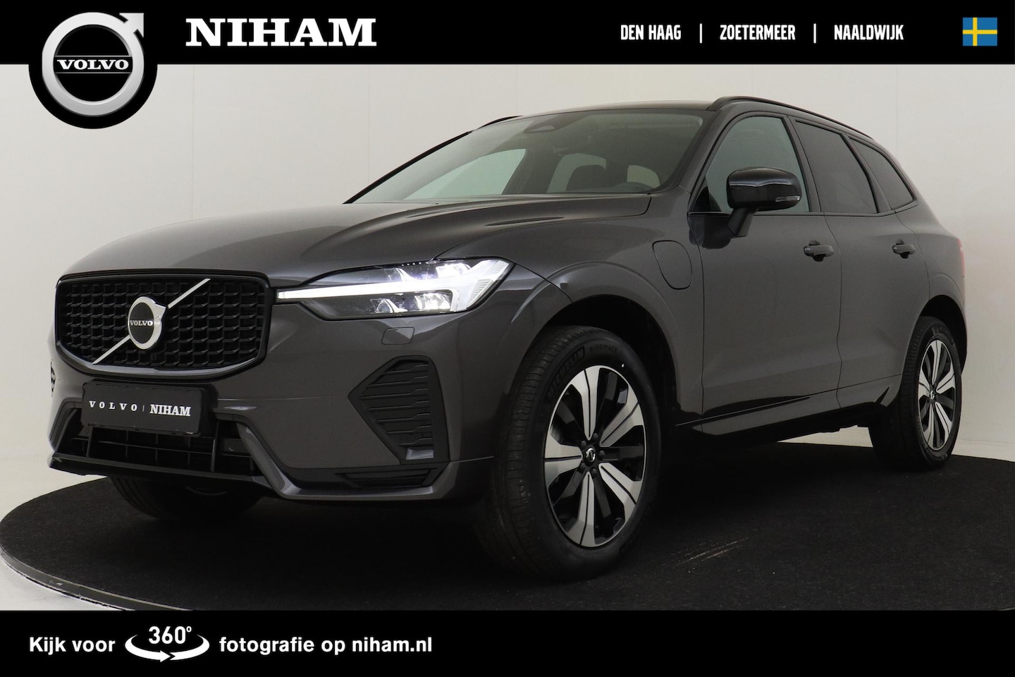 Volvo XC60 - T6 RECHARGE AWD PLUS DARK *NIEUW* -PANO.DAK|HARMAN/KARDON|TREKHAAK|POWER-SEATS - AutoWereld.nl