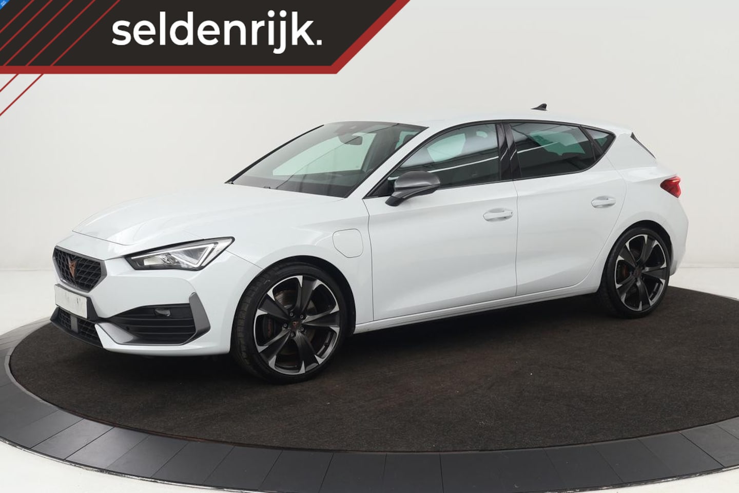 CUPRA Leon - 1.4 e-Hybrid | Stoel & stuurverwarming | Sfeerverlichting | Navigatie | Full LED | PDC | K - AutoWereld.nl