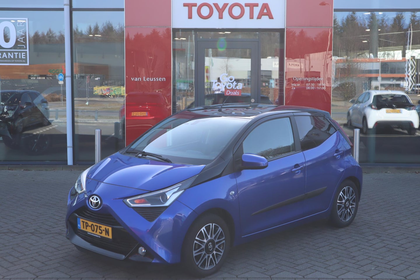 Toyota Aygo X - X-CLUSIV 5-DEURS APPLE/ANDROID AFN-TREKHAAK CLIMA PRIVACY-GLASS LM-VELGEN HALF-LEDER NL-AU - AutoWereld.nl