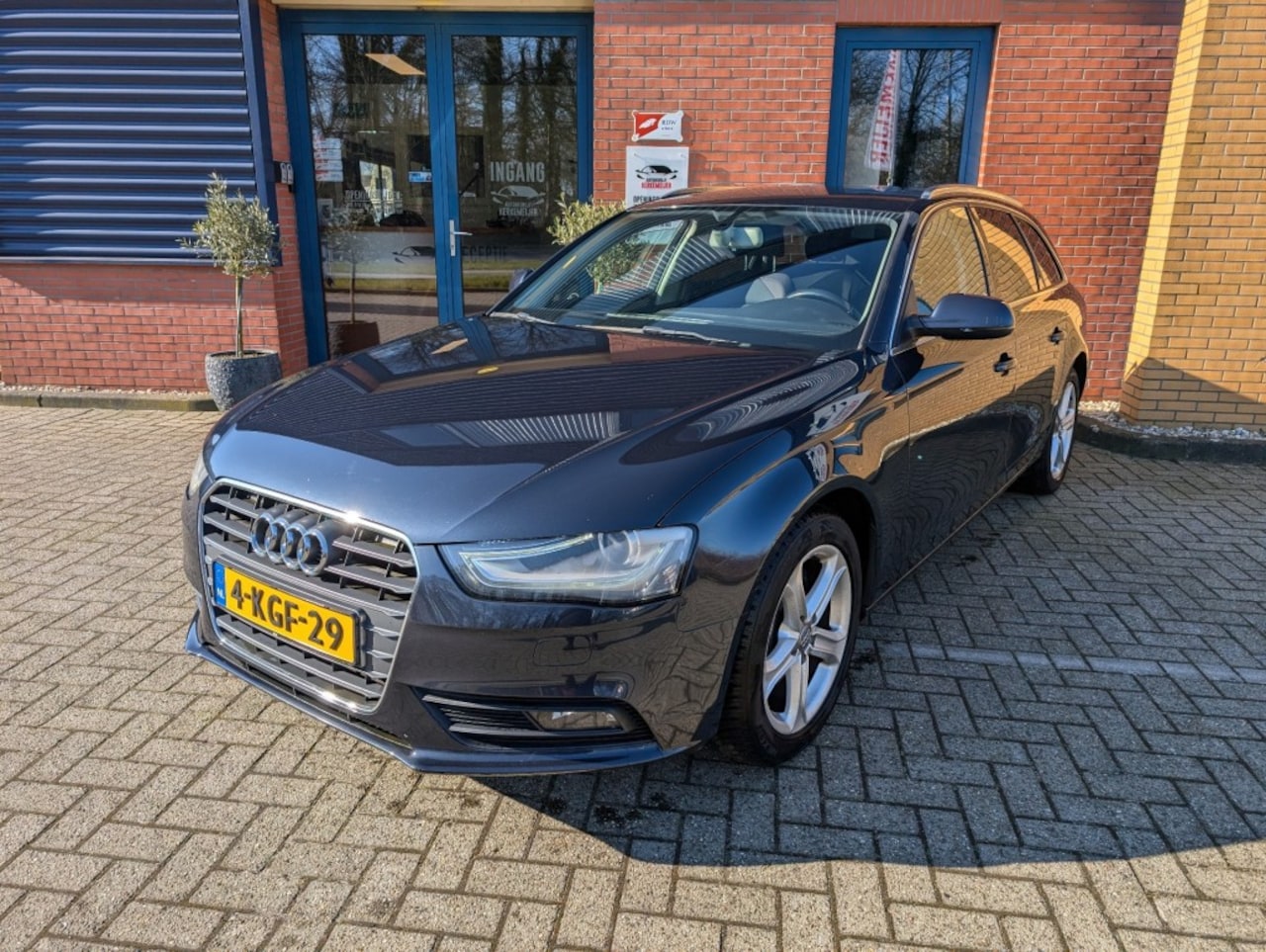 Audi A4 - 1.8 TFSI Business Edition 1.8 TFSI Business Edition, PDC, Navi, Cruise controle - AutoWereld.nl