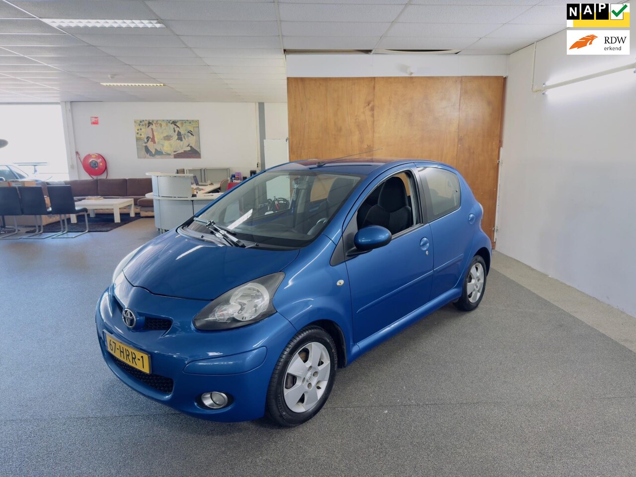 Toyota Aygo - 1.0-12V Dynamic Blue Apk Nieuw,Airco,E-Ramen,Lm velgen,N.A.P,5Deurs,2 sleutels,Nette staat - AutoWereld.nl