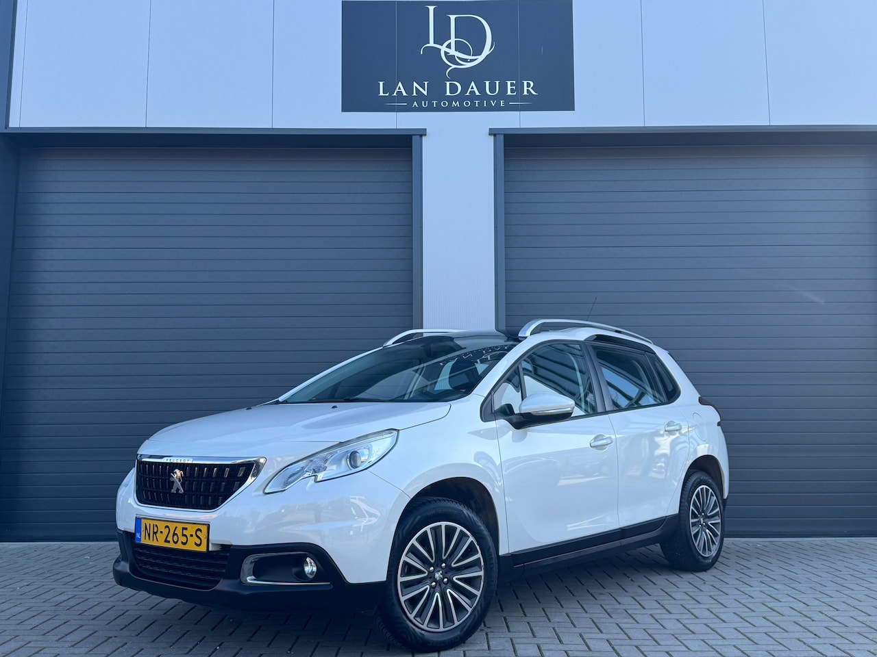 Peugeot 2008 - 1.2 PureTech / Panoramadak / Navi / 2017 - AutoWereld.nl