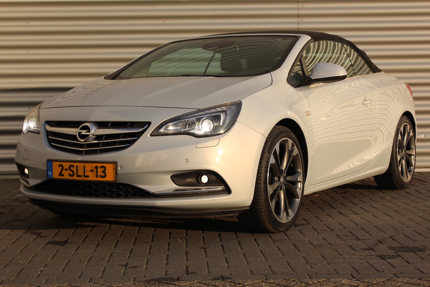 Opel Cascada - 1.6 TURBO 170PK COSMO+ / NAVI / LEDER / CLIMA / LED / PDC / XENON / AGR / PDC / 20" LMV / - AutoWereld.nl