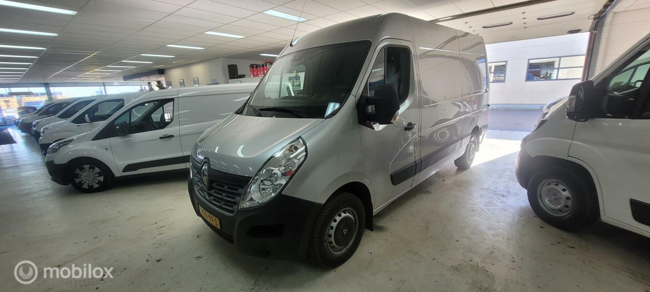 Renault Master - bestel T35 2.3 dCi 135 L2H2 - AutoWereld.nl