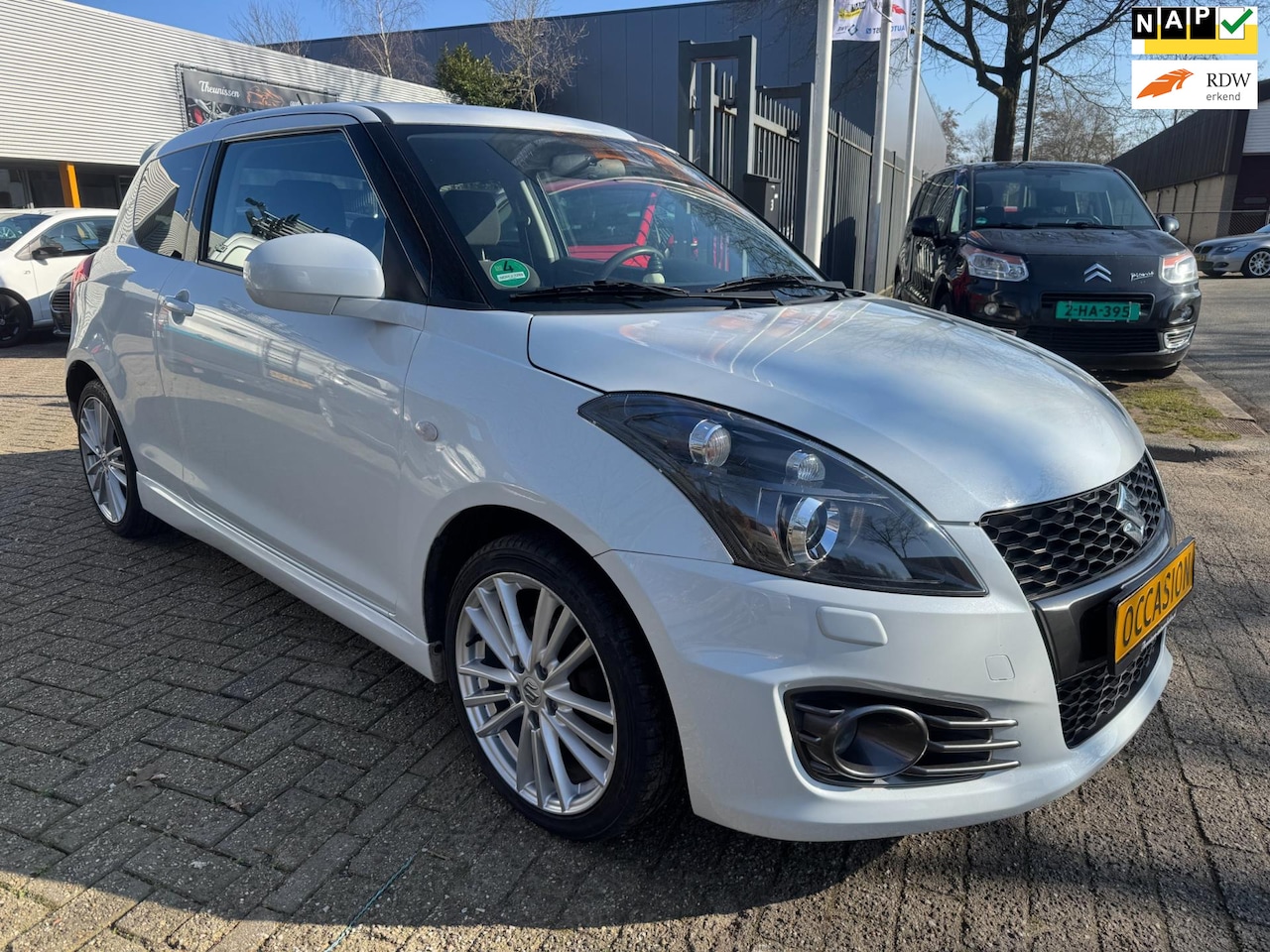 Suzuki Swift - 1.6 Sport 1.6 Sport ,airco, elec pakket 17"inch wielen, usb, stoel verwarming, getint glas, nwe apk, - AutoWereld.nl