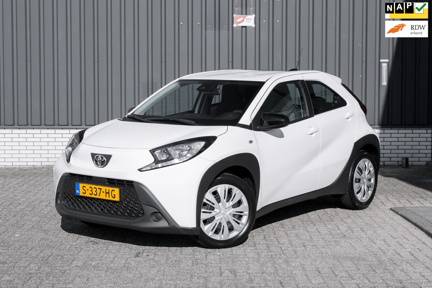 Toyota Aygo X - 1.0 VVT-i MT Play *Dealer Onderhouden* - AutoWereld.nl