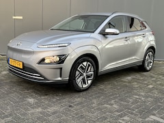 Hyundai Kona - 64 kWh 204pk Pure | LED | Camera | Climate | Carplay | Keyless | Navigatie | 17" Lichtmeta