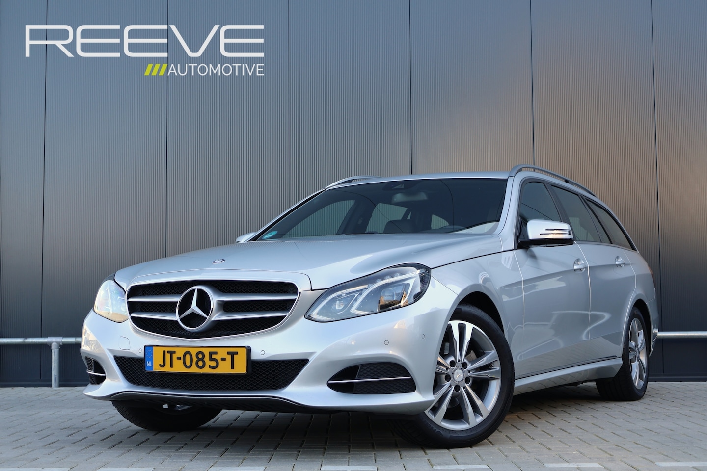 Mercedes-Benz E-klasse Estate - 200 Automaat | Stoelverwarming | Trekhaak | Half leder | LED - AutoWereld.nl