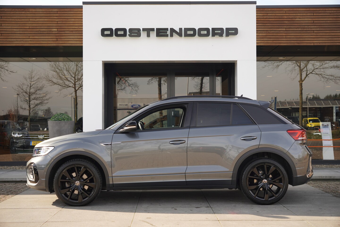 Volkswagen T-Roc - 1.5TSI/150pk R-Line Blackstyle|2024|LED|19"Misano Black|Trekhaak|Cruise+ACC|Virtual Cockpi - AutoWereld.nl