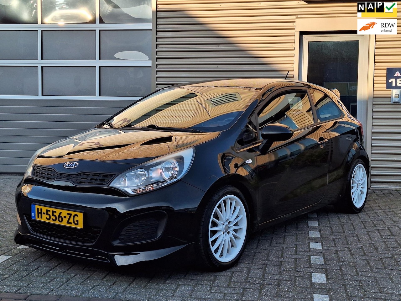 Kia Rio - | 1.2 CVVT | Sport uitlaat | Sportieve look | Airco | - AutoWereld.nl