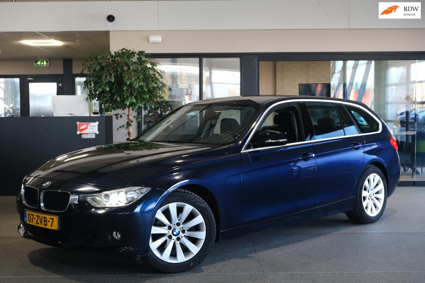 BMW 3-serie Touring - 320i Upgrade Edition Navi Cruise PDC Leder Xenon - AutoWereld.nl