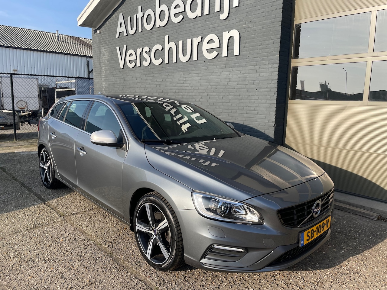 Volvo V60 - 2.0 T4 Business R-Design stoelverwarming trekhaak - AutoWereld.nl