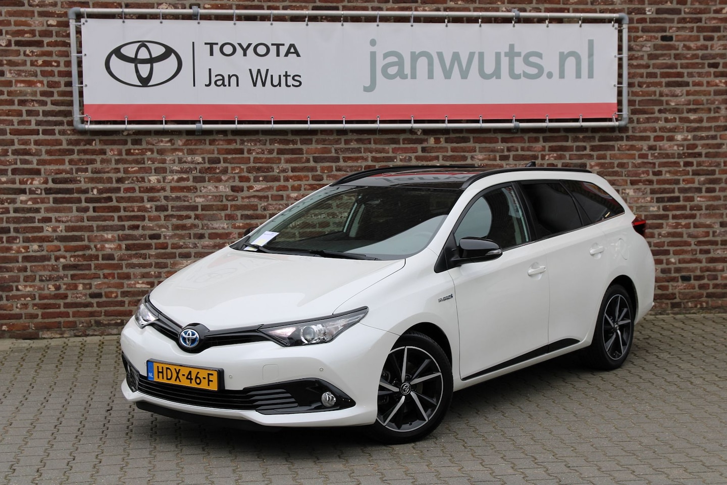 Toyota Auris Touring Sports - 1.8 Hybrid Executive + PDC V+A - AutoWereld.nl