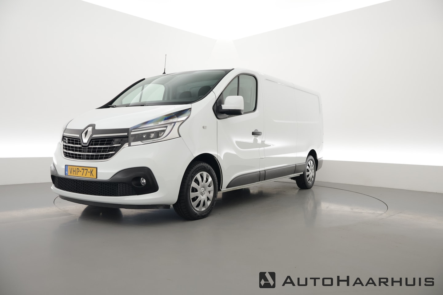 Renault Trafic - 2.0 dCi 120 T29 L2H1 Work Edition | Navi | Cruise | Trekhaak | Airco - AutoWereld.nl