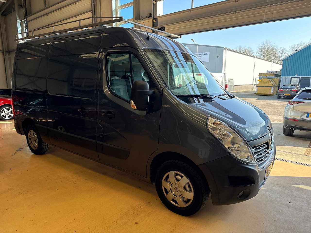 Renault Master - L2H2 T35 2.3 dCi L2H2 En. - AutoWereld.nl