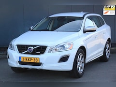 Volvo XC60 - 2.4 D5 AWD R-Design Xenon/Leer/Navigatie/Parkeersensor/Stoelverwarming