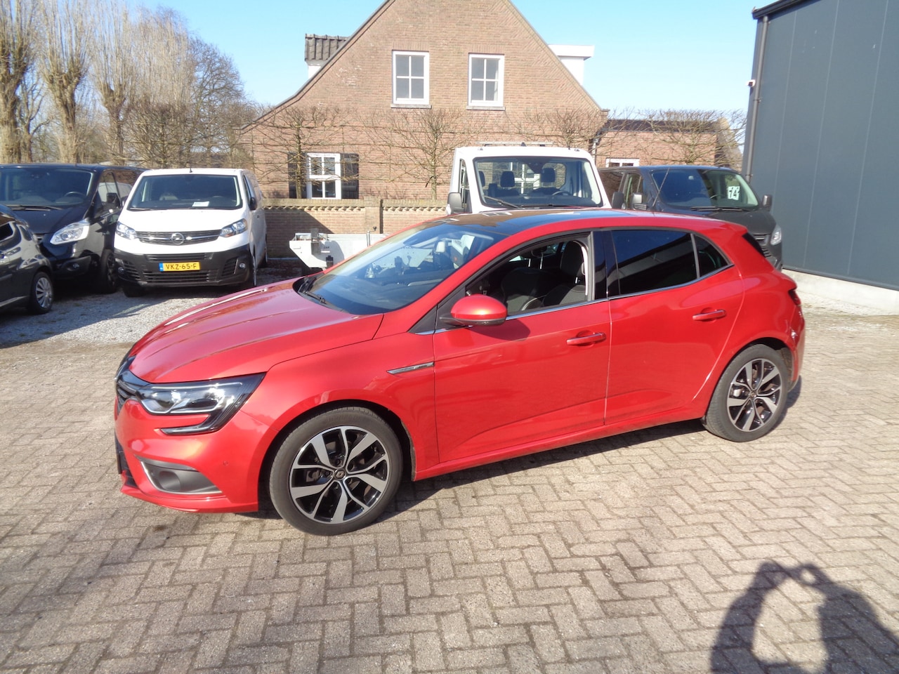 Renault Mégane - 1.3 TCe Bose carplay, ECC, PDC V+A, Camera, Panorama dak, LM velgen, Keyless - AutoWereld.nl