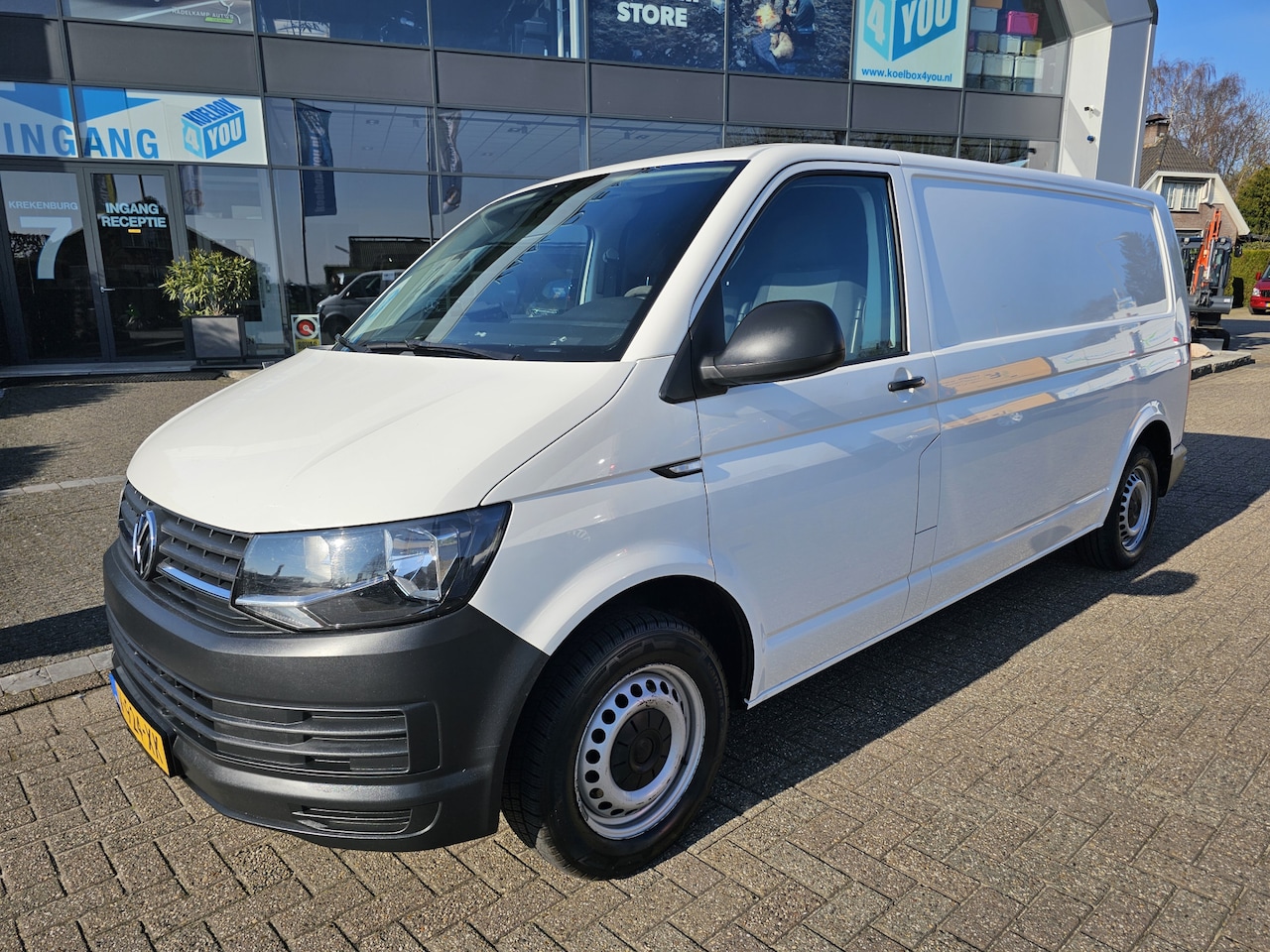 Volkswagen Transporter - 2.0 TDI L2H1 Comfortline * NAP * Airco * Navi* Trekhaak * Eerste Eigenaar * - AutoWereld.nl