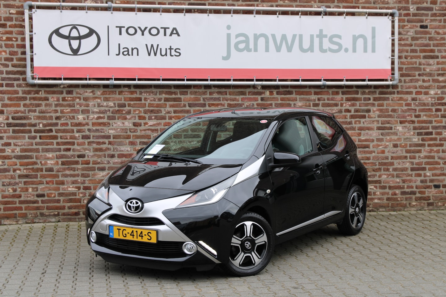 Toyota Aygo - 1.0 VVT-i X-Clusiv X-Shift Automaat - AutoWereld.nl