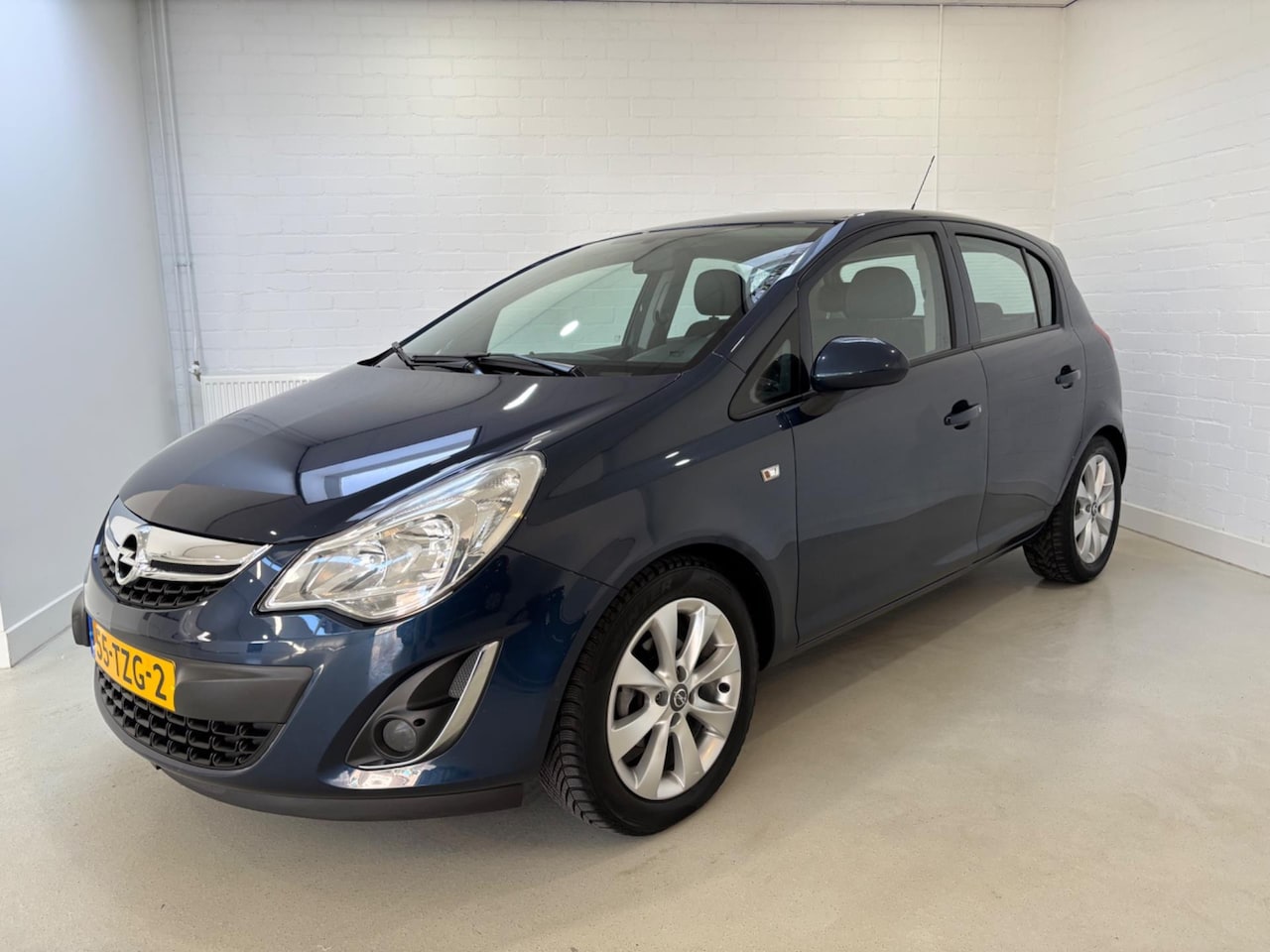 Opel Corsa - 1.4-16V Anniversary Edition 1.4-16V Anniversary Edition ,Airco , Cruise , Half leder... - AutoWereld.nl