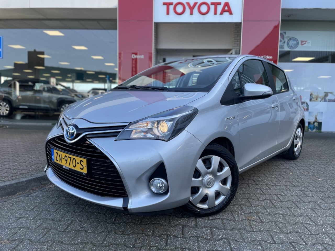 Toyota Yaris - 1.5 Hybrid Comfort | Trekhaak afneembaar | All-Weatherbanden - AutoWereld.nl