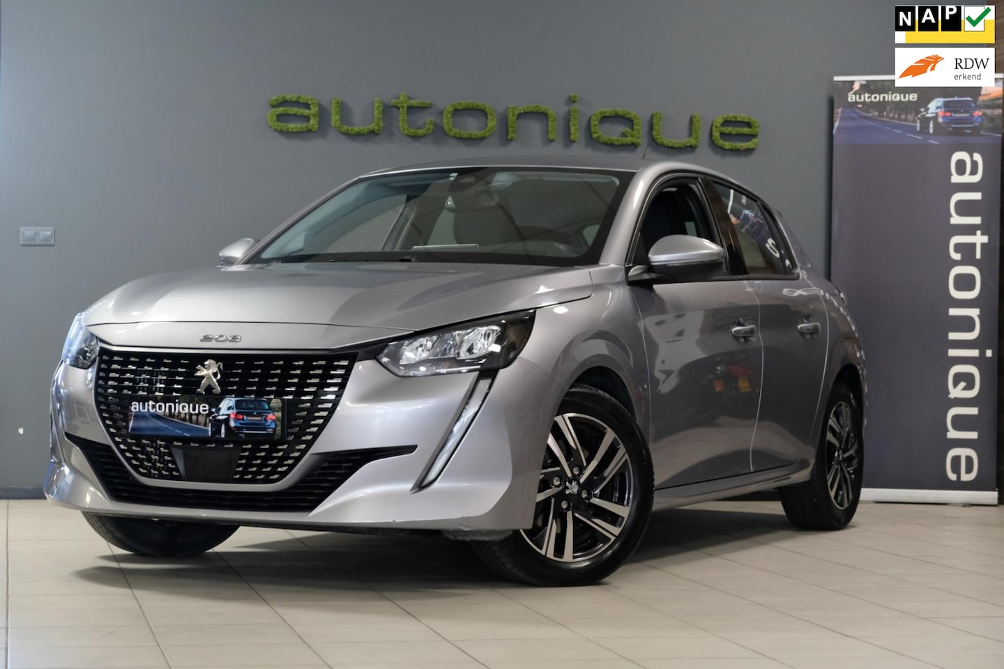 Peugeot 208 - 1.2 PureTech Allure *Navi/Apple Carplay/Adpatieve Cruise* |Distributieriem Vervangen| - AutoWereld.nl