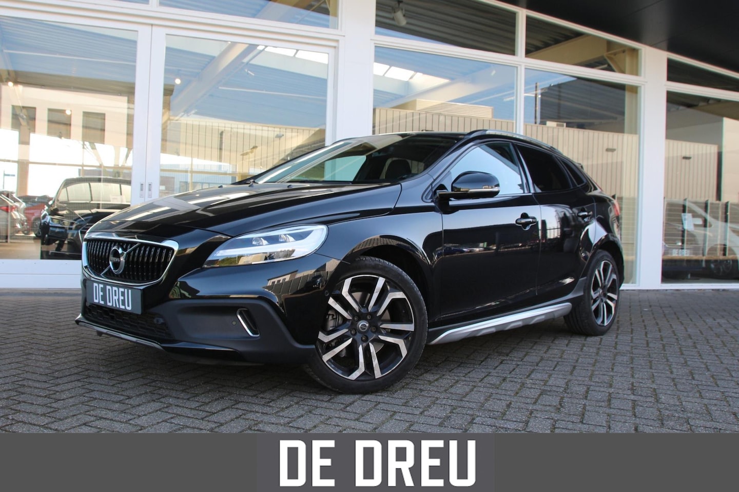 Volvo V40 Cross Country - 1.5 T3 Polar+ Luxury | PANORAMA | STOELVERW | TREKHAAK | CAMERA | LEDER | - AutoWereld.nl