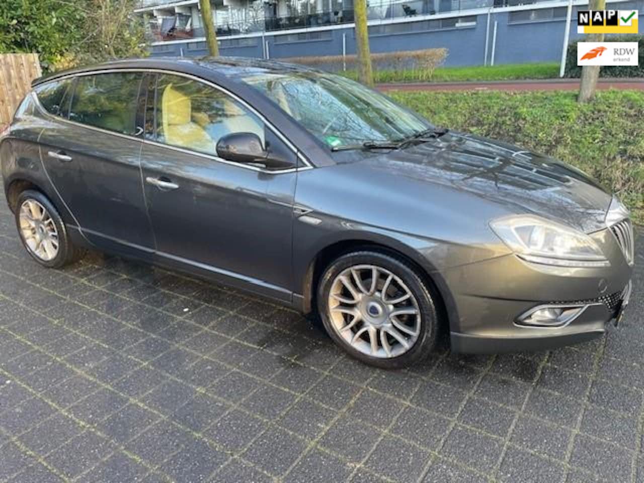 Lancia Delta - 1.4-16V Platino / Leer / Airco / NAP / Onderhoud aanwezig - AutoWereld.nl