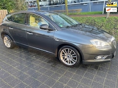 Lancia Delta - 1.4-16V Platino / APK tot 03-2026 / Leer / Airco / NAP / Distr. vervangen bij km 148.482 /